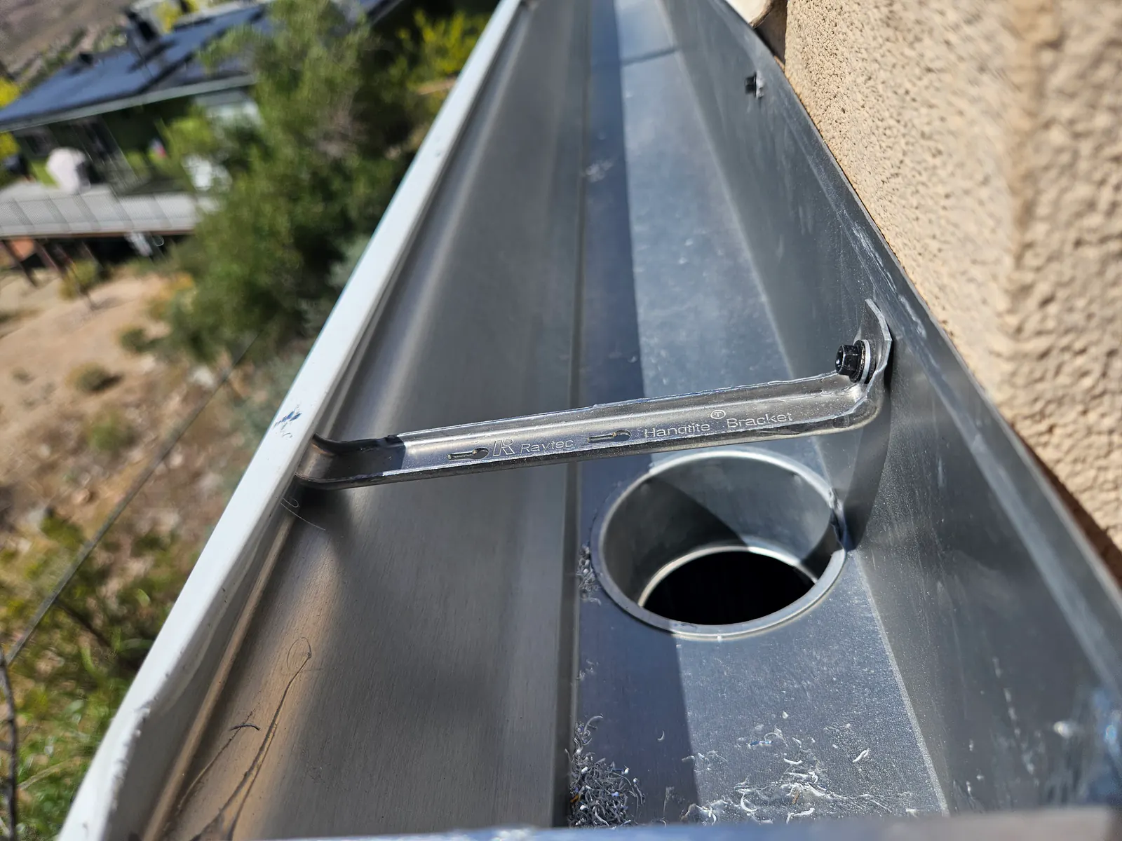 Seamless Gutters & Repairs